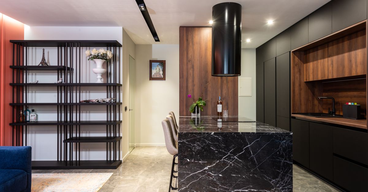 An Analysis of Common Themes in Client Reviews for Cabinet Specialists