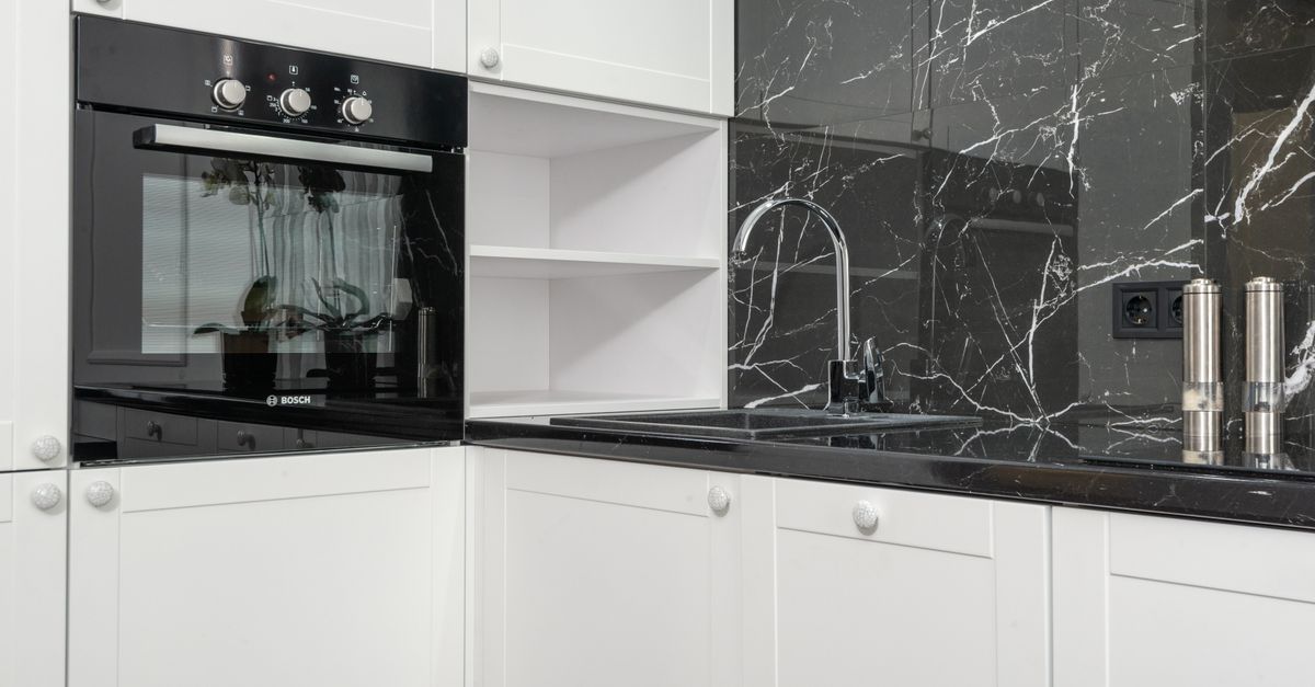 Evaluating Cabinet Experts: Insights from Local Reviews